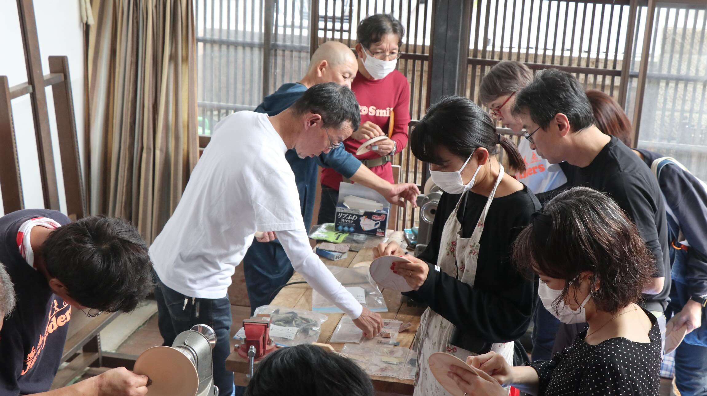 奥三河での手しごと体験の様子 / A hands-on craft experience in Okumikawa