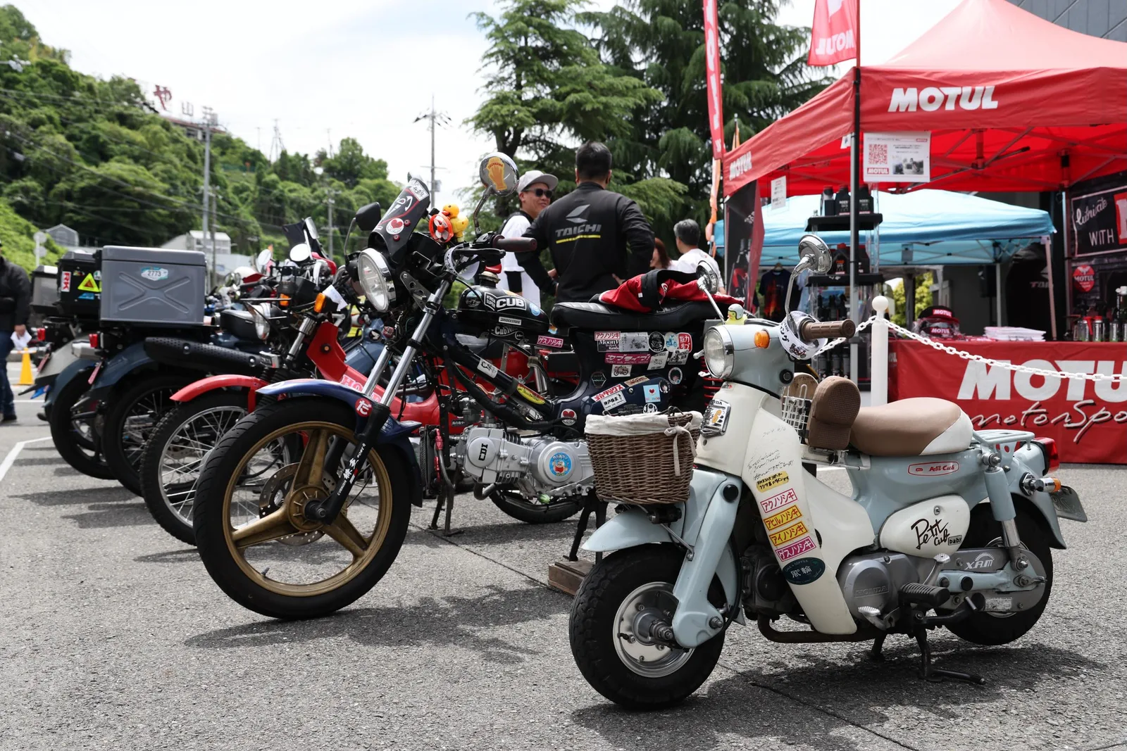 会場に集まったカブ系車両 / Cub-style bikes gathered at the venue